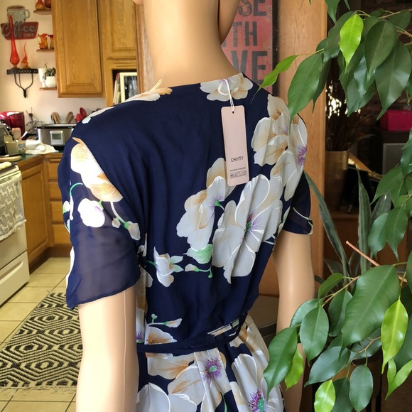 Dress - Picture 5 of 8